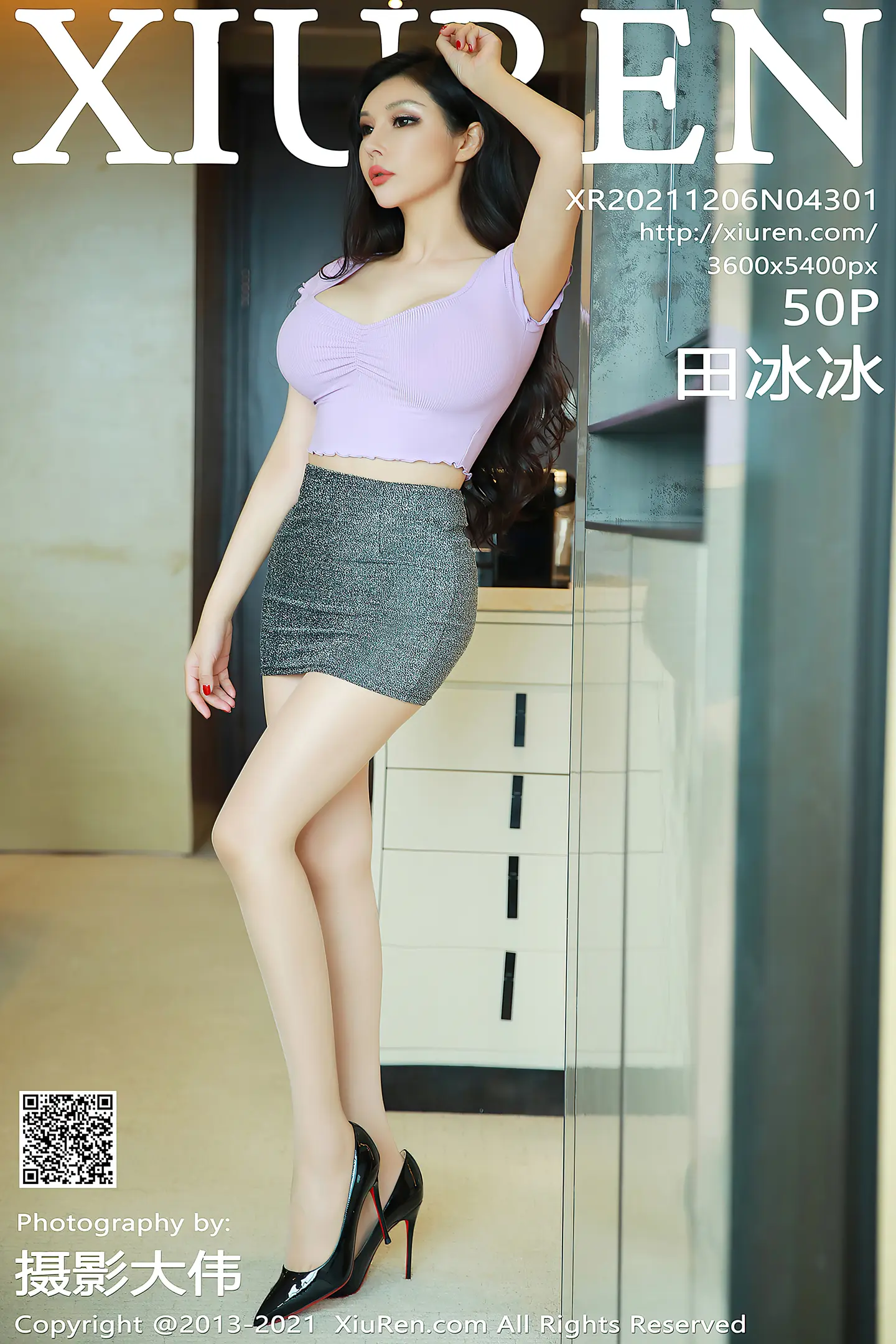 [XiuRen秀人网]No.4301_模特田冰冰私房粉色真空服饰配灰色超短裙露肉丝裤袜诱惑写真50P-秀人网 - XiuRen.Xyz